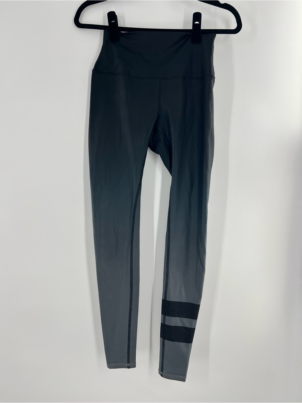 Alo Yoga High Waist Airbrush Capri Gradient Black Size XS - Picture 5 of 7